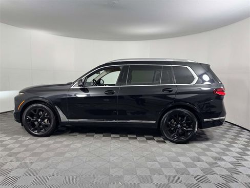 Used 2023 BMW X7 xDrive40i w/ Parking Assistance Package image 11