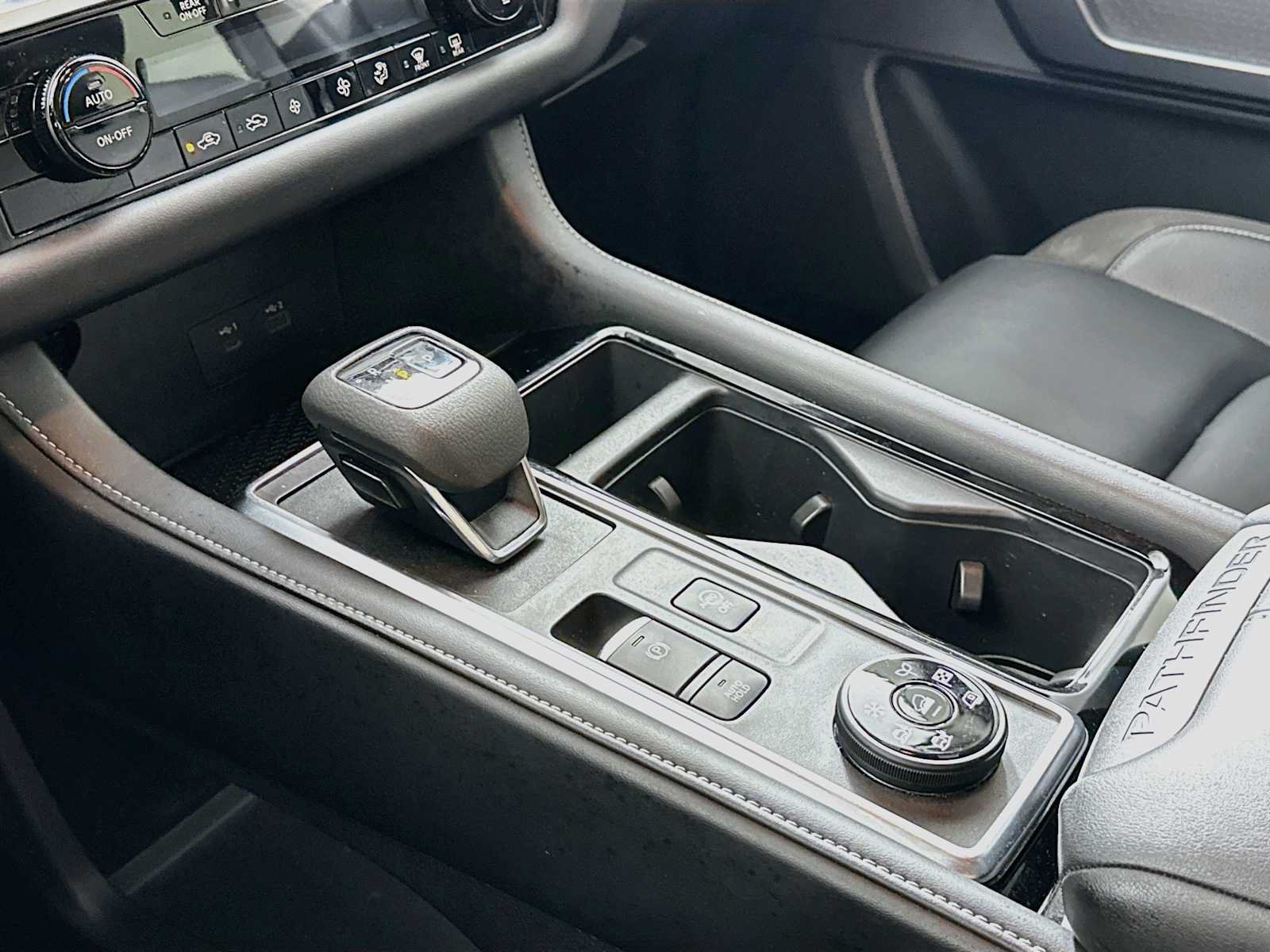 Used 2022 Nissan Pathfinder SL AWD/4WD image 19