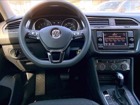 Used 2018 Volkswagen Tiguan S image 5