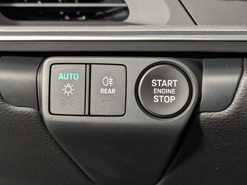 Certified 2025 Porsche 911 Carrera RWD image 33