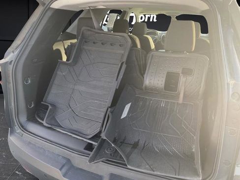 Used 2020 Chevrolet Traverse LT image 15