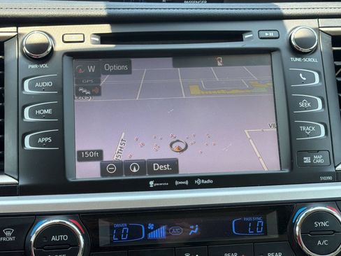 Used 2019 Toyota Highlander XLE FWD image 18