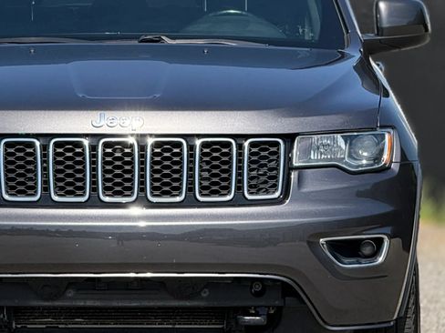 Used 2018 Jeep Grand Cherokee Laredo AWD/4WD image 12