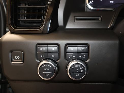 Used 2025 GMC Sierra 1500 AT4 w/ AT4 Premium Package AWD/4WD image 11
