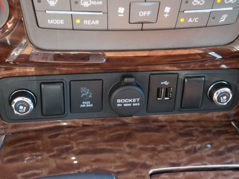 Used 2019 Nissan Armada Platinum w/ Captain's Chairs Package AWD/4WD image 26