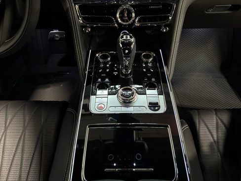 Used 2022 Bentley Flying Spur V8 image 21