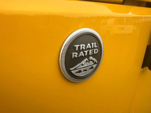 Used 2015 Jeep Wrangler Unlimited Sahara w/ Connectivity Group AWD/4WD image 11