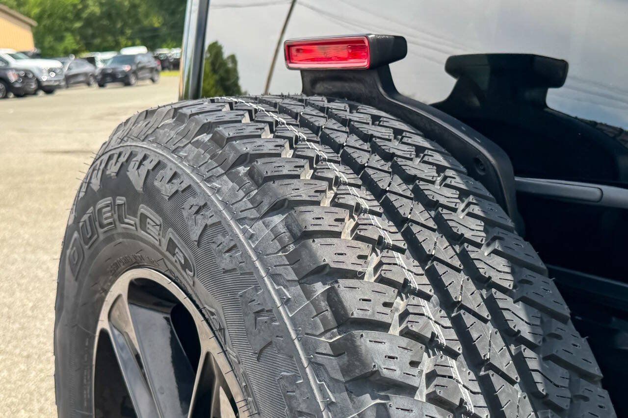 Used 2021 Jeep Wrangler Unlimited Sahara AWD/4WD image 17