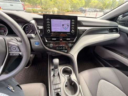 Used 2023 Toyota Camry LE image 3