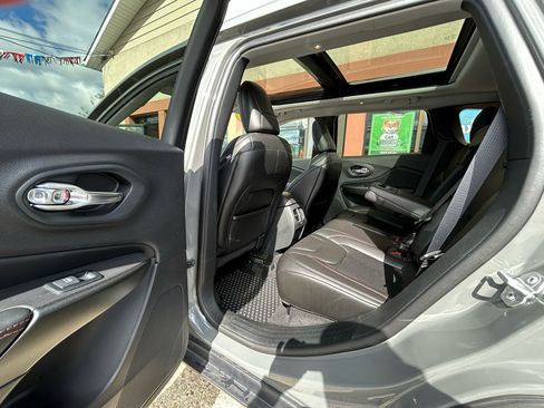 Used 2019 Jeep Cherokee Trailhawk w/ Comfort/Convenience Group image 21