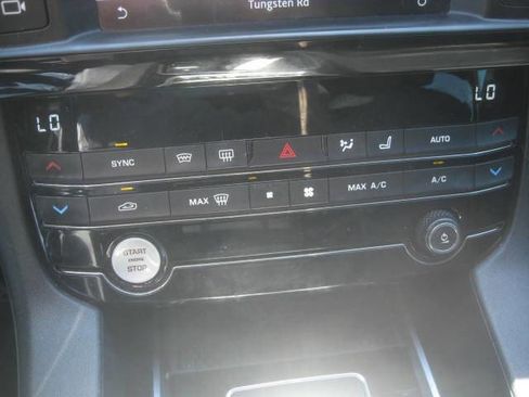 Used 2018 Jaguar F-PACE Premium AWD/4WD image 34