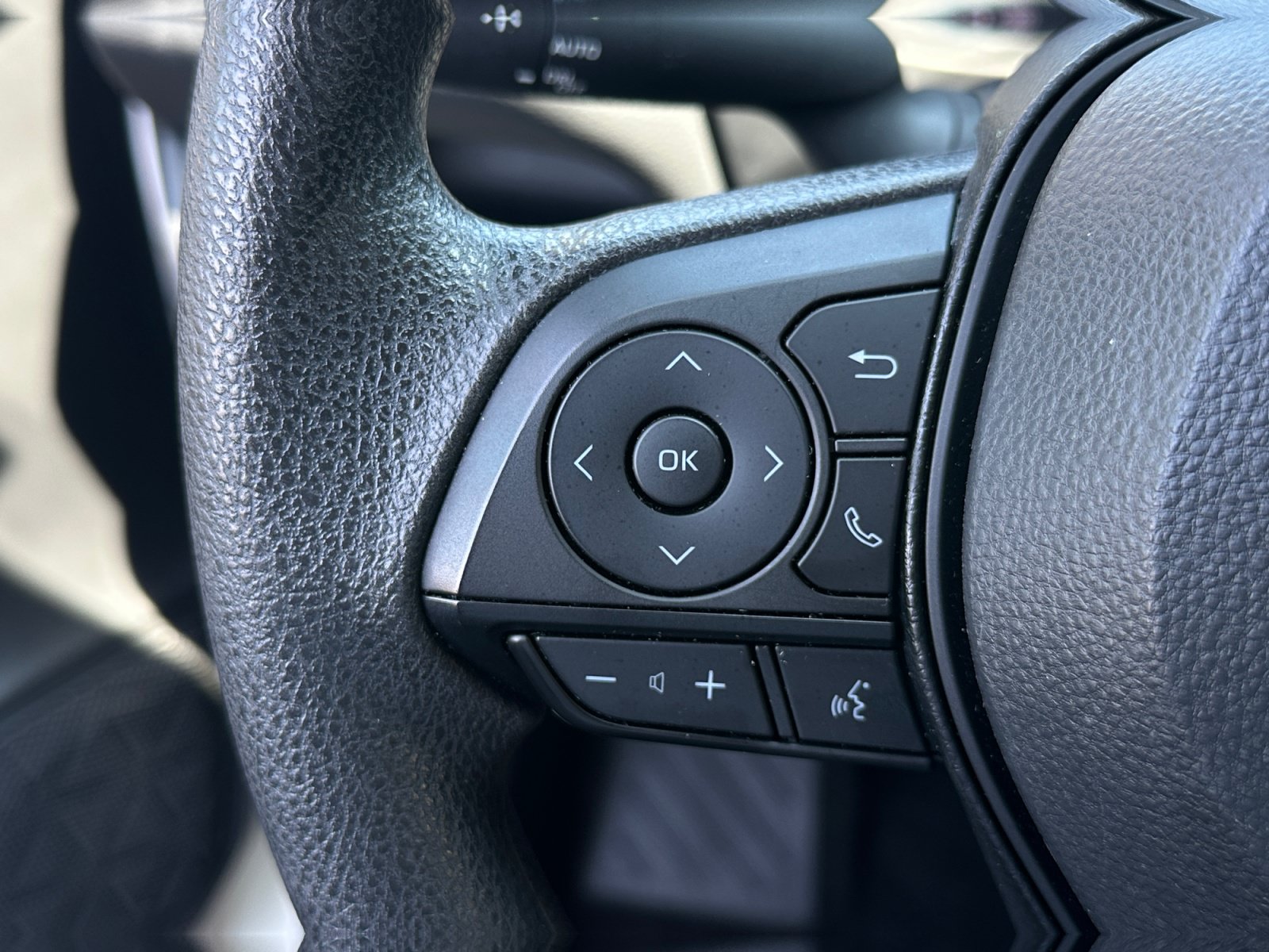 Used 2025 Toyota RAV4 XLE AWD/4WD image 23