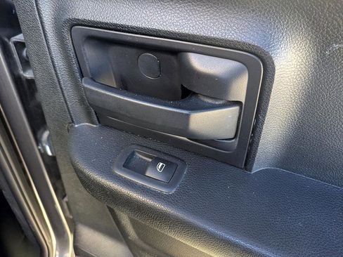 Used 2018 RAM 1500 Express image 28