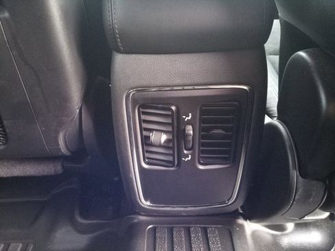 Used 2020 Jeep Grand Cherokee Laredo w/ Laredo X Package image 17