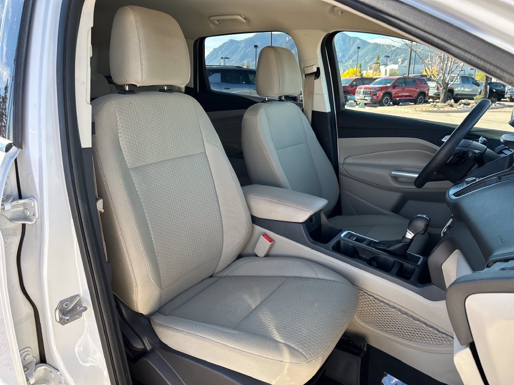 Used 2017 Ford Escape SE w/ Equipment Group 201A AWD/4WD image 17