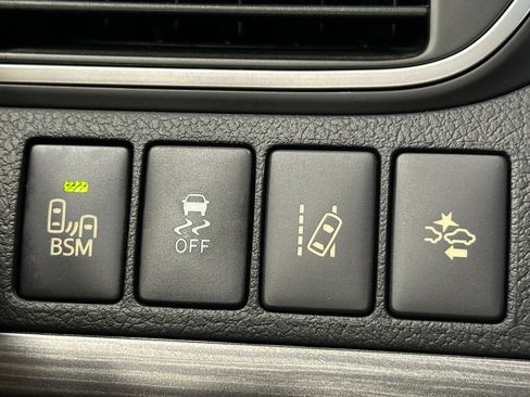 Used 2015 Toyota Camry XLE image 39