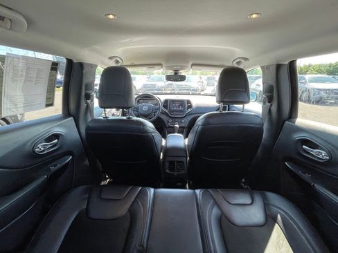 Used 2019 Jeep Cherokee Latitude Plus FWD image 25