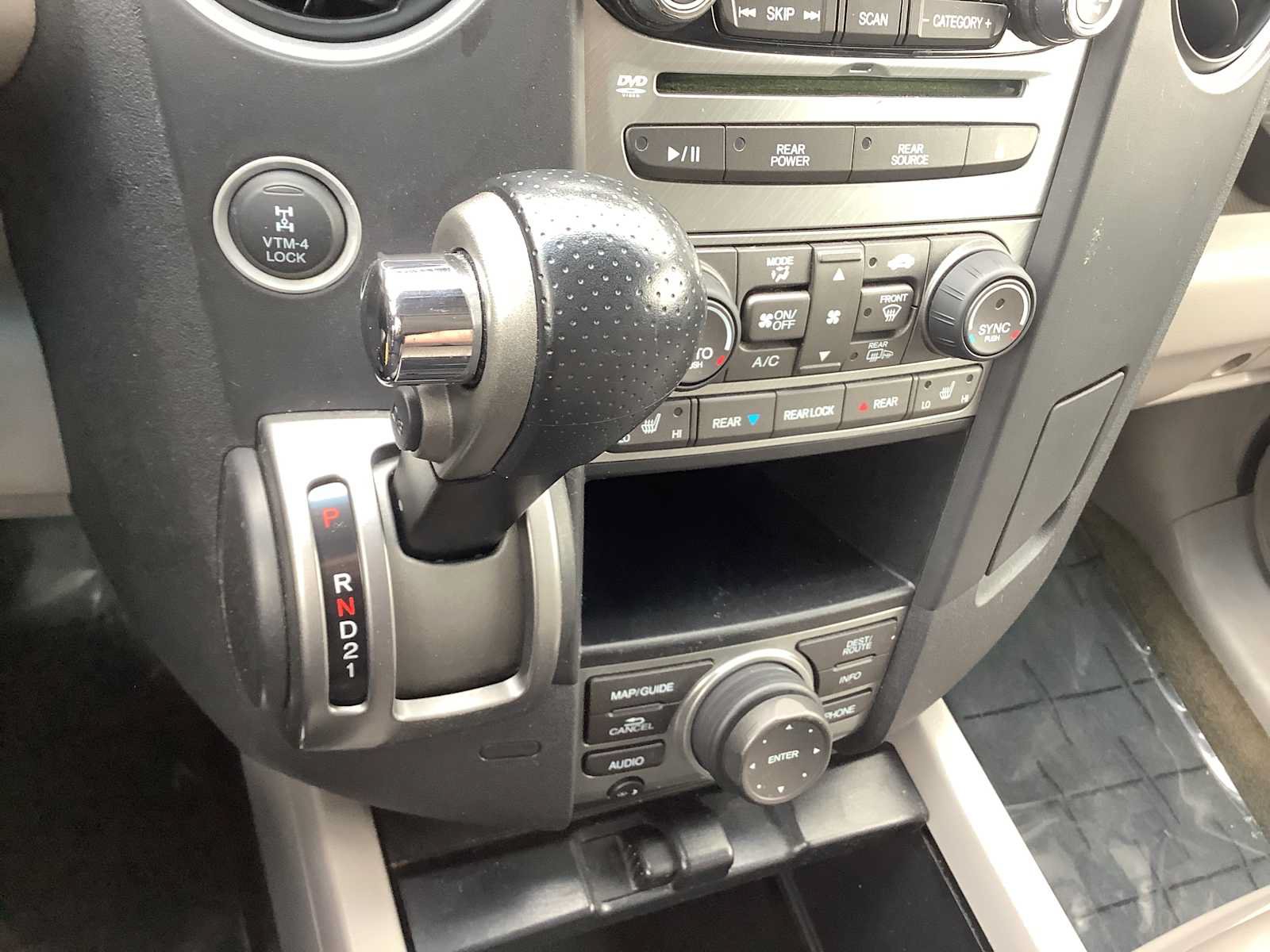 Used 2014 Honda Pilot Touring image 17