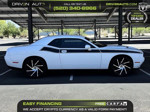 Used 2015 Dodge Challenger SXT RWD image 5