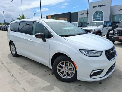 Used 2024 Chrysler Pacifica Touring-L