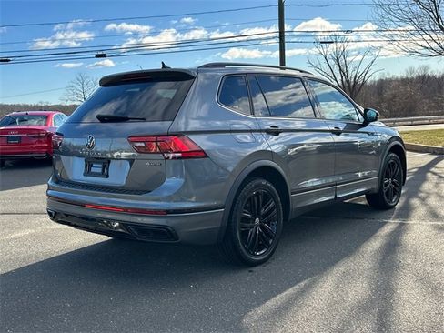 Used 2022 Volkswagen Tiguan SE R-Line image 4