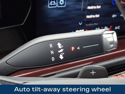 Used 2025 Chevrolet Traverse RS image 20