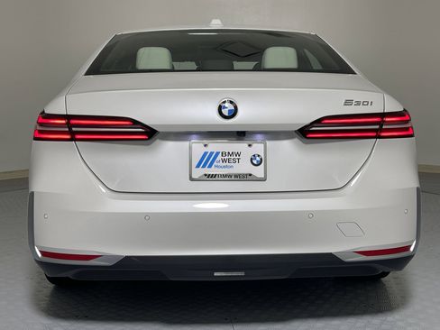 Used 2026 BMW 530i w/ Premium Package image 10