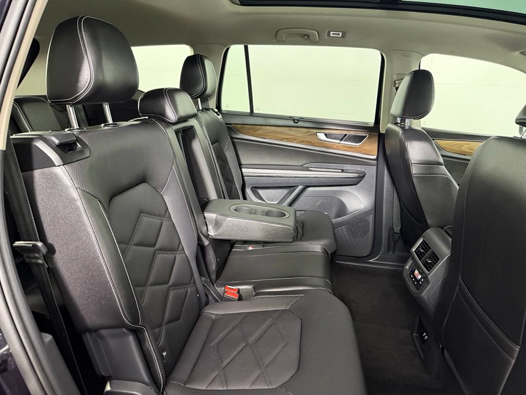 Used 2024 Volkswagen Atlas SE w/ Panoramic Sunroof Package FWD image 15
