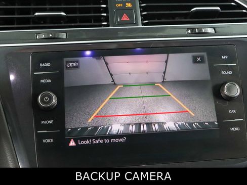 Used 2022 Volkswagen Tiguan SE w/ Panoramic Sunroof Package AWD/4WD image 18