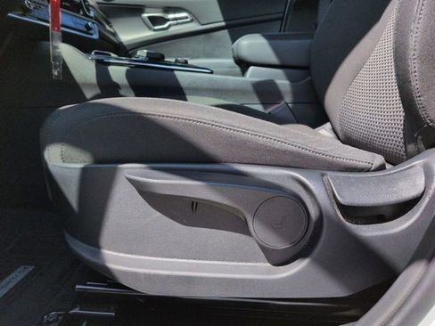 Used 2023 Kia Sportage LX image 19