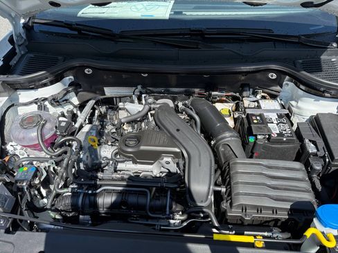 Certified 2025 Volkswagen Taos SEL w/ Black Wheel Plus Package image 15