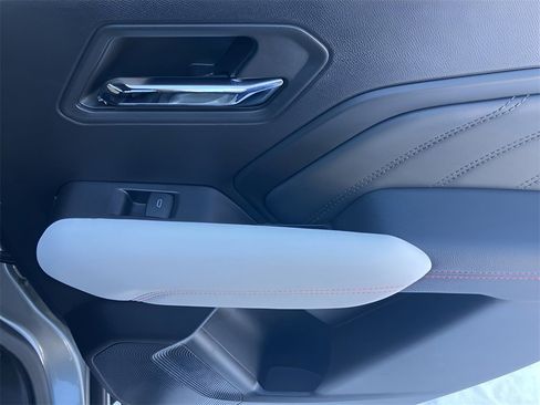 Used 2024 GMC Canyon AT4X image 46