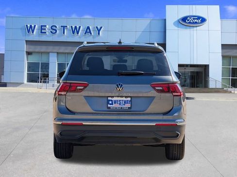 Used 2023 Volkswagen Tiguan SE image 4