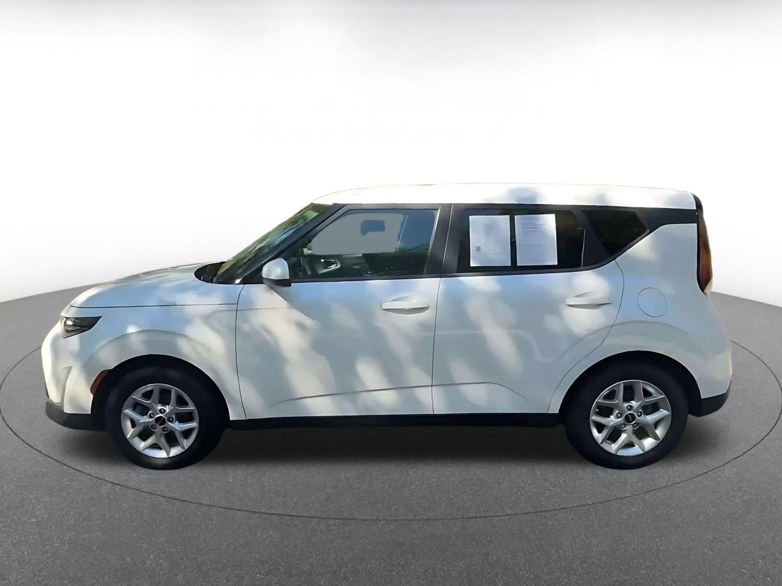 Used 2025 Kia Soul LX w/ LX Technology Package FWD image 8