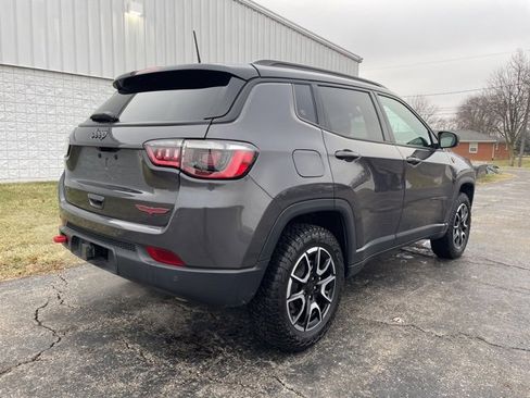 Used 2024 Jeep Compass Trailhawk w/ Trailhawk Convenience Group image 13