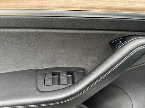 Used 2021 Tesla Model 3 Standard Range Plus image 11
