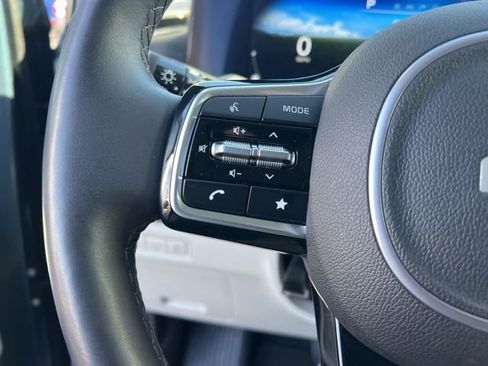 Certified 2024 Kia Carnival SX Prestige image 15