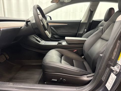 Used 2023 Tesla Model 3 Standard Range image 9