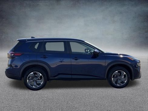 Used 2024 Nissan Rogue SV FWD image 2