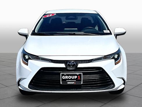 Used 2024 Toyota Corolla LE FWD image 3