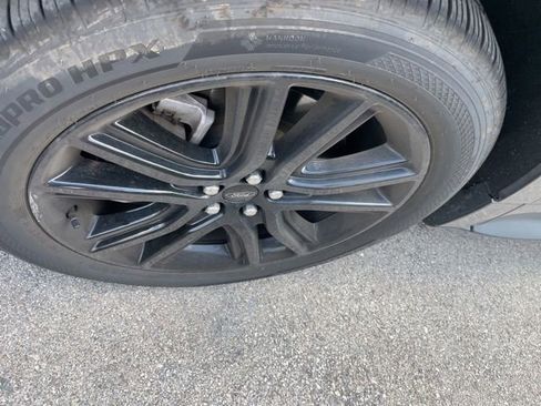 Certified 2022 Ford Edge ST-Line AWD/4WD image 5