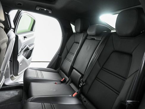 Certified 2025 Porsche Cayenne Coupe image 22