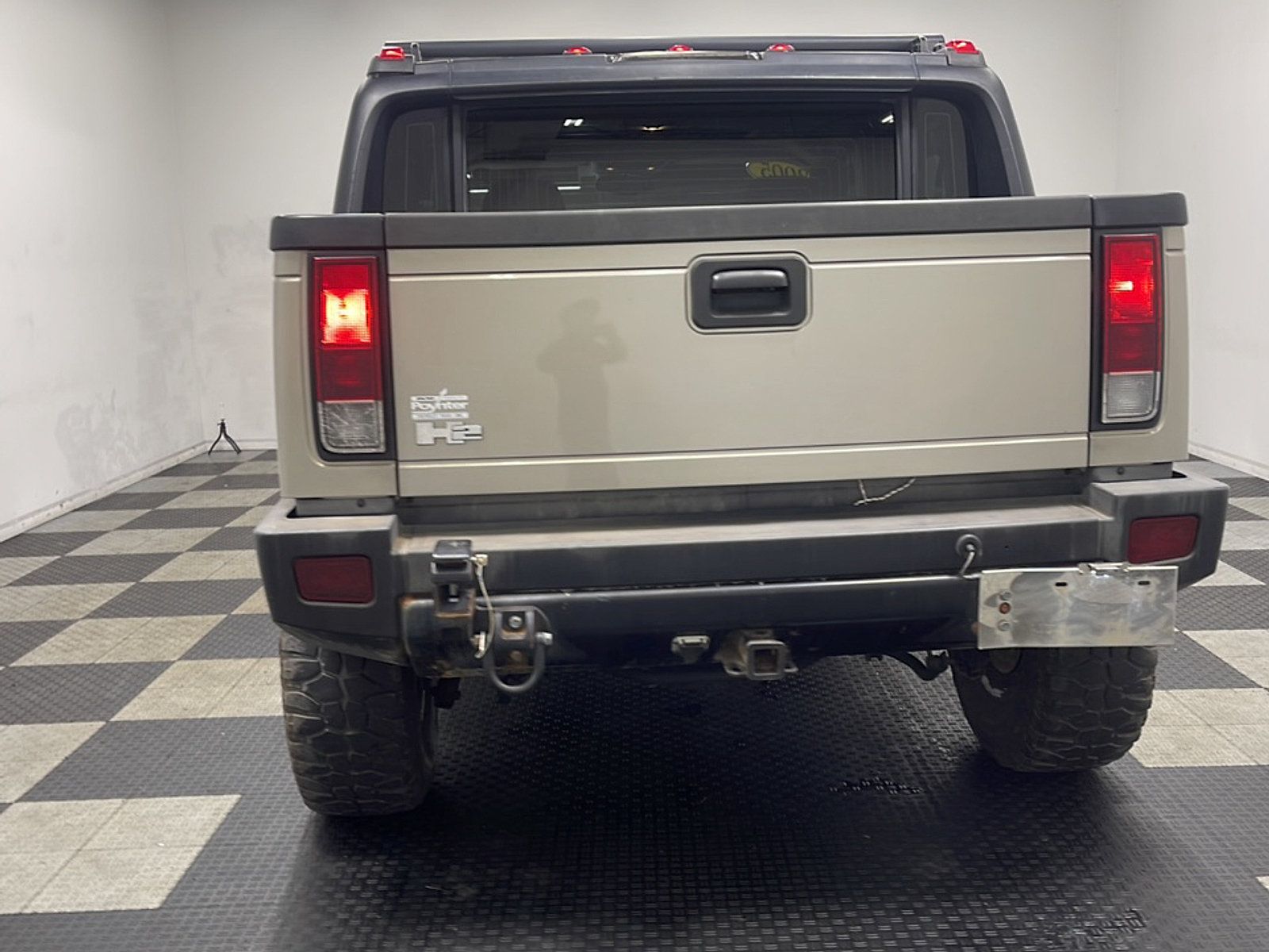 Used 2005 HUMMER H2 SUT w/ Preferred Equipment Group AWD/4WD image 16