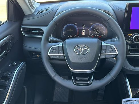 New 2026 Toyota Highlander Limited image 25