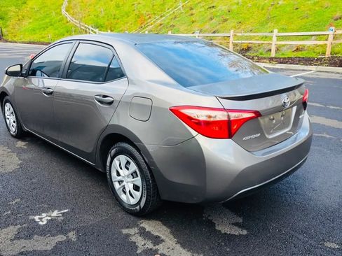 Used 2018 Toyota Corolla LE image 3