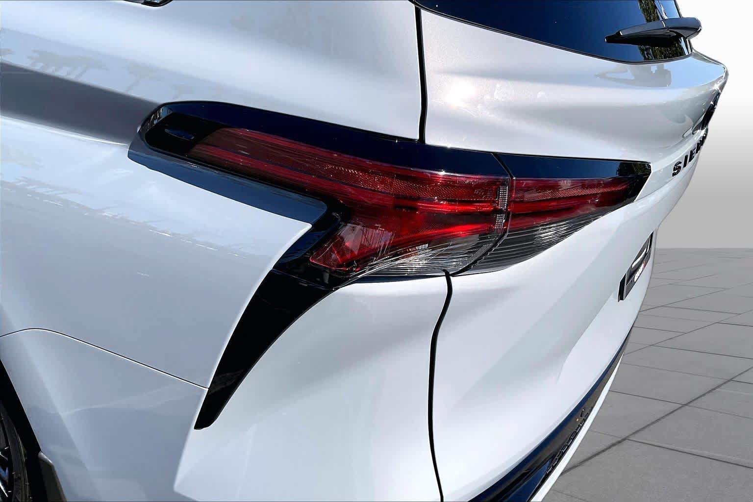Used 2024 Toyota Sienna XSE w/ XSE Premium Package FWD image 28