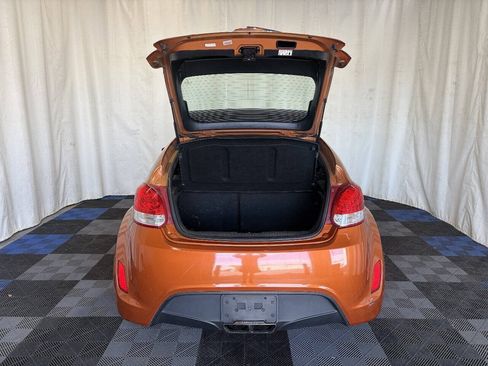 Used 2013 Hyundai Veloster FWD image 9