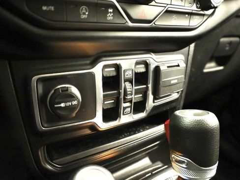 Used 2022 Jeep Wrangler Unlimited Sport image 22