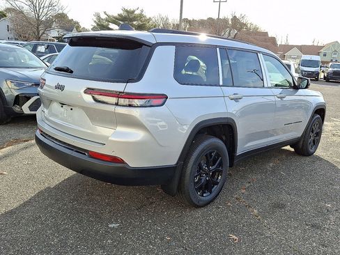 New 2025 Jeep Grand Cherokee L Altitude AWD/4WD image 5