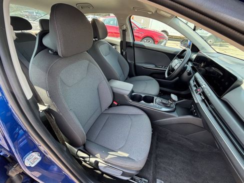 Used 2025 Kia K4 FWD image 36
